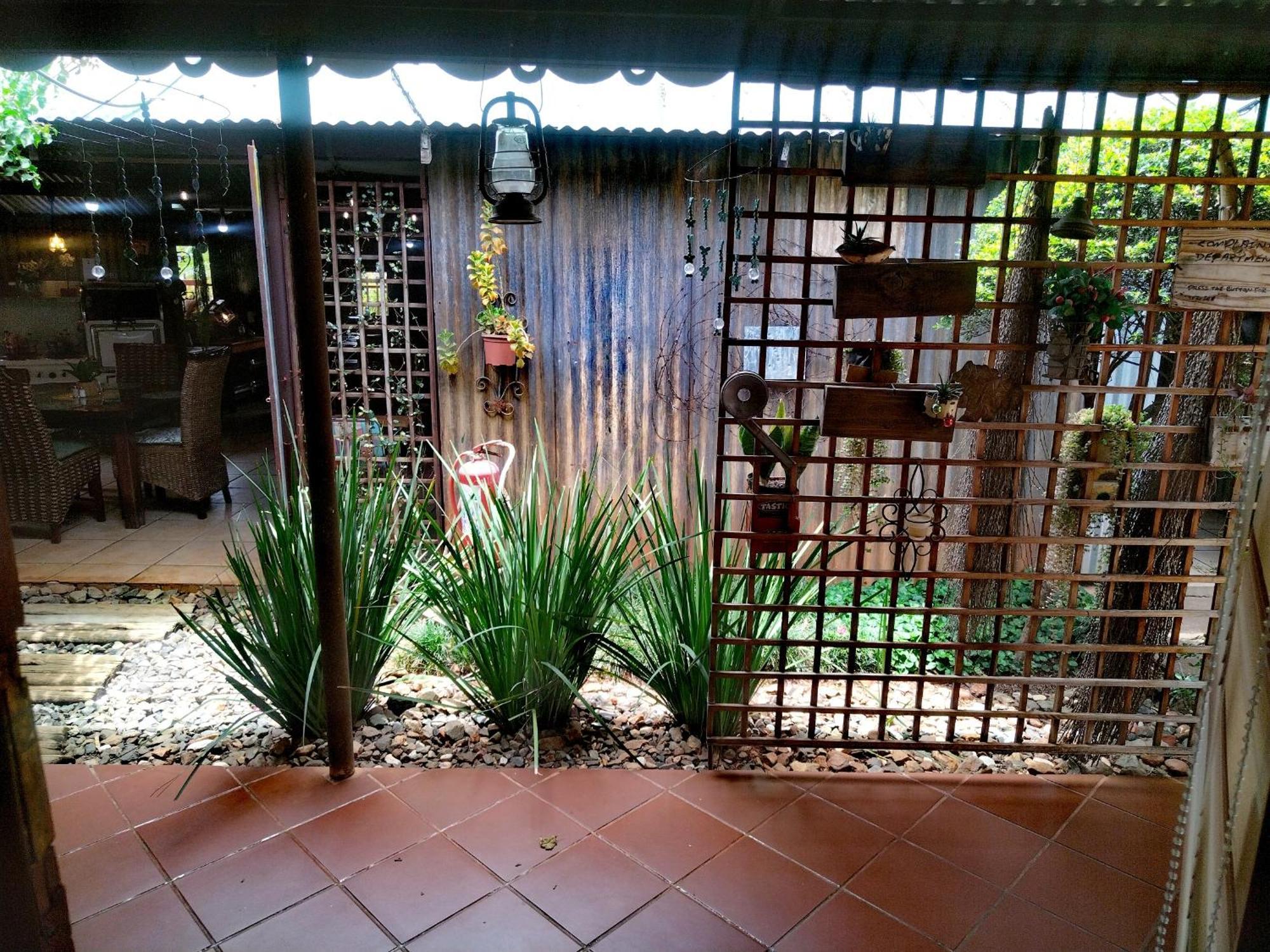 Africas Eden Guesthouse Mookgophong Exteriör bild