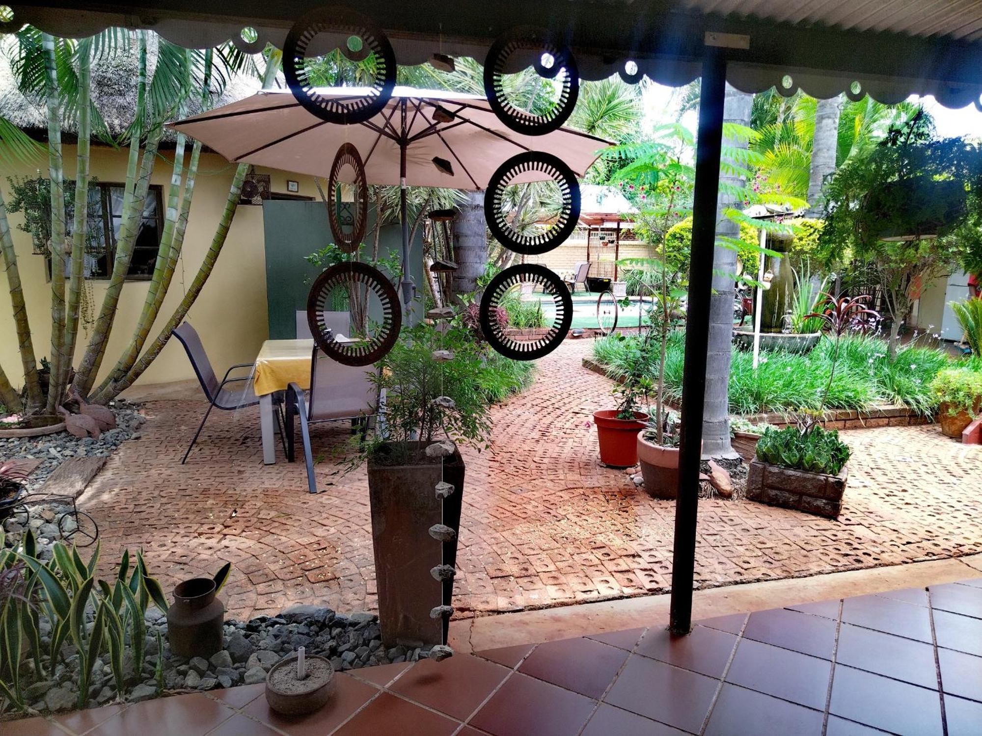 Africas Eden Guesthouse Mookgophong Exteriör bild